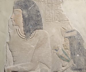 Relief représentant Imenmes et Dejat, les parents du général Imeneminet, d