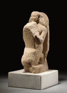 Statue stélophore d