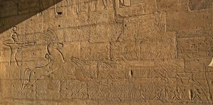 Antiquités égyptiennes : vue des reliefs célébrant les exploits de Ramsès II lors de la bataille de Qadesh en 1274 av. J.-C., Temple funéraire dédié au pharaon Ramsès II - Egyptian 19th Dynasty