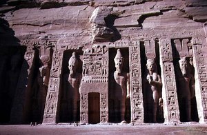 Façade du temple de la reine Néfertari, Nouvel Empire, vers 1250 av. J.-C.