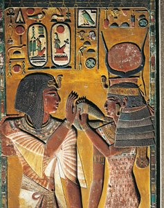 La déesse Hathor offre son collier au Pharaon (bas-relief) - Egyptian 19th Dynasty