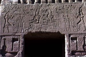 Linteau au-dessus de la porte d