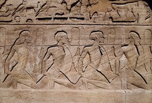 Prisonniers illustrant les victoires du pharaon Ramsès II, bas-relief à l