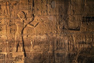 Ramsès II faisant des sacrifices devant le bateau sacré, Karnak, Égypte - Egyptian 19th Dynasty