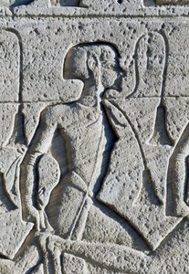 Relief représentant un prisonnier de la bataille de Kadesh, détail de la base des trônes sur la façade du Grand Temple de Ramsès II, Abou Simbel (Liste du patrimoine mondial de l