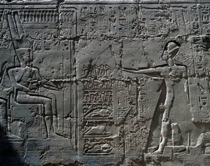 Le roi devant le dieu Amon, détail des scènes d