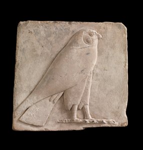Plaque représentant un faucon, probablement le dieu Horus, XXVIe dynastie ou période saïte, 664-525 av. J.-C. ou plus tard
