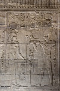 Reliefs dans le sanctuaire intérieur, temple de Philae, Assouan, Égypte - Egyptian 30th Dynasty