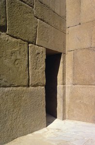 Mur en granit du temple de la vallée de Khéphren, Ancien Empire
