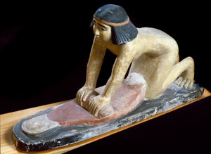 Antiquité égyptienne: Égyptien écrasant des céréales pour faire du pain. Figurine. 5e dynastie. 2400 av. J.-C. Florence, Museo Archeologico - Egyptian 5th Dynasty