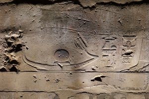 Rê se déplace sur le bateau solaire, temple de Louxor - Egyptian Egyptian