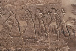 Relief de scribe et captif dans le temple fortifié de Ramsès III à Médinet Habou - Egyptian Egyptian