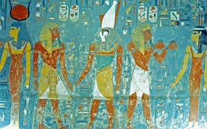 Vallée des Rois, Tombeau de Horemheb Pharaon devant Osiris, Isis, Ma