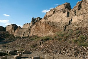 Antiquité égyptienne : murs protégeant le site du temple dédié à Hathor, Dendérah, Égypte - Egyptian Ptolemaic Period