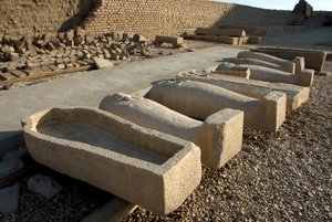 Antiquité égyptienne : sarcophage placé dans l