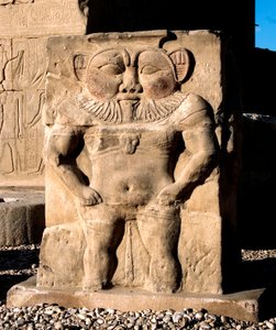 Antiquités égyptiennes : la divinité Bès. Détail d