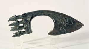 Lame de hache représentant un archer, probablement de Lorestan, Iran, fin du 2e ou début du 1er millénaire av. J.-C. - Elamite