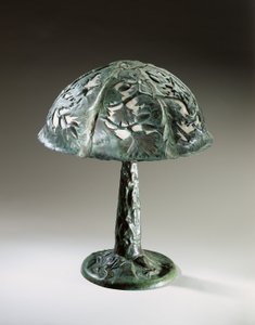 Lampe de table, vers 1910 (laiton patiné et coquillage)