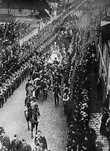 Le passage de la Reine Victoria, 1901 1937 - Elliott and Fry