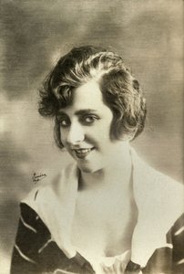 Portrait de Yvonne Printemps (photo) - Emera