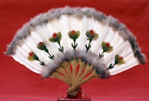 Éventail en plumes d