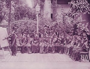 École de filles hindoues - English Photographer