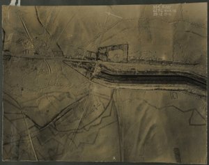 Photographie aérienne avec tranchées de la Première Guerre mondiale, 1917 - English Photographer