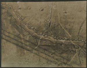 Photographie aérienne avec tranchées de la Première Guerre mondiale, 1918 - English Photographer