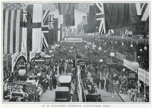 À une exposition automobile (Agricultural Hall)