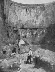 Bastion du mur historique de Londres, trouvé à Cripplegate, lors des fouilles après la Seconde Guerre mondiale - English Photographer