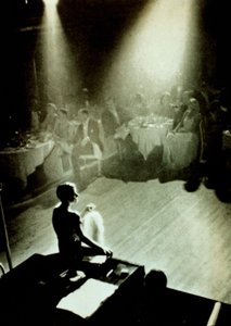 Beatrice Lillie, une artiste de revue des années 1920 sous les projecteurs au Café de Paris - English Photographer