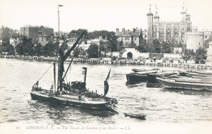 Bateaux sur la Tamise avec la Tour de Londres en arrière-plan - English Photographer