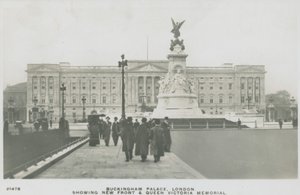 Buckingham Palace, Londres, montrant la nouvelle façade et le mémorial de la reine Victoria - English Photographer