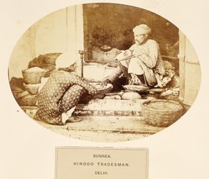 Bunnea, commerçant hindou, Delhi, de The People of India, par J. Forbes Watson, publié en 1868 - English Photographer