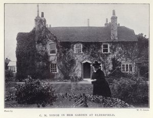 C M Yonge dans son jardin à Elderfield - English Photographer