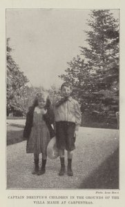 Les enfants du capitaine Dreyfus dans les jardins de la Villa Marie à Carpentras - English Photographer