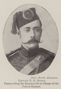 Capitaine F E Bishop, commandant les Haussas laissés en charge du fort à Kumasi - English Photographer