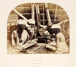 Charpentiers, hindous, Madras, de The People of India, par J. Forbes Watson, publié en 1868 - English Photographer