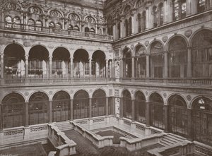 Cour centrale du bureau des Indes - English Photographer