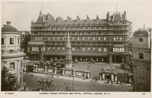 Gare de Charing Cross et hôtel, Strand, Londres - English Photographer