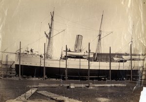 Croiseur chinois "Li Kin" ou son sistership "Kai Pan" sur la cale prêt à être lancé, 1888 - English Photographer