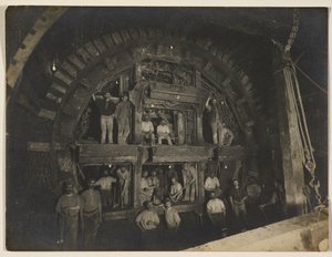 Construction de la ligne centrale du métro de Londres - English Photographer