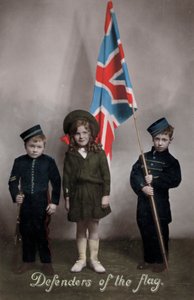 Défenseurs du drapeau, trois enfants en uniforme avec l
