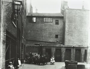 Dufferin Street : Costermongers Buildings, Londres, 1896 - English Photographer
