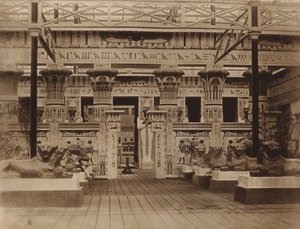 Entrée de la cour égyptienne - English Photographer