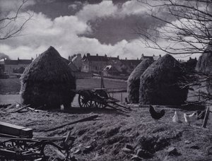Meules de ferme et toits de village à Oxton, Lauderdale - English Photographer