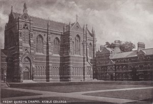Façade de la cour et chapelle, Keble College