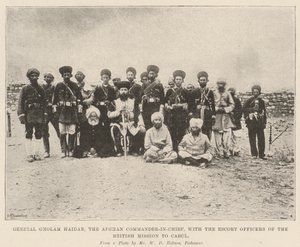 Général Gholam Haidar, commandant en chef afghan, avec les officiers d