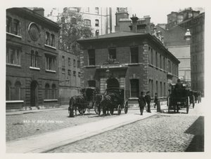 Vue générale des voitures à cheval à Scotland Yard - English Photographer