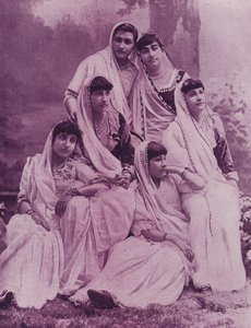 Groupe de dames parsi